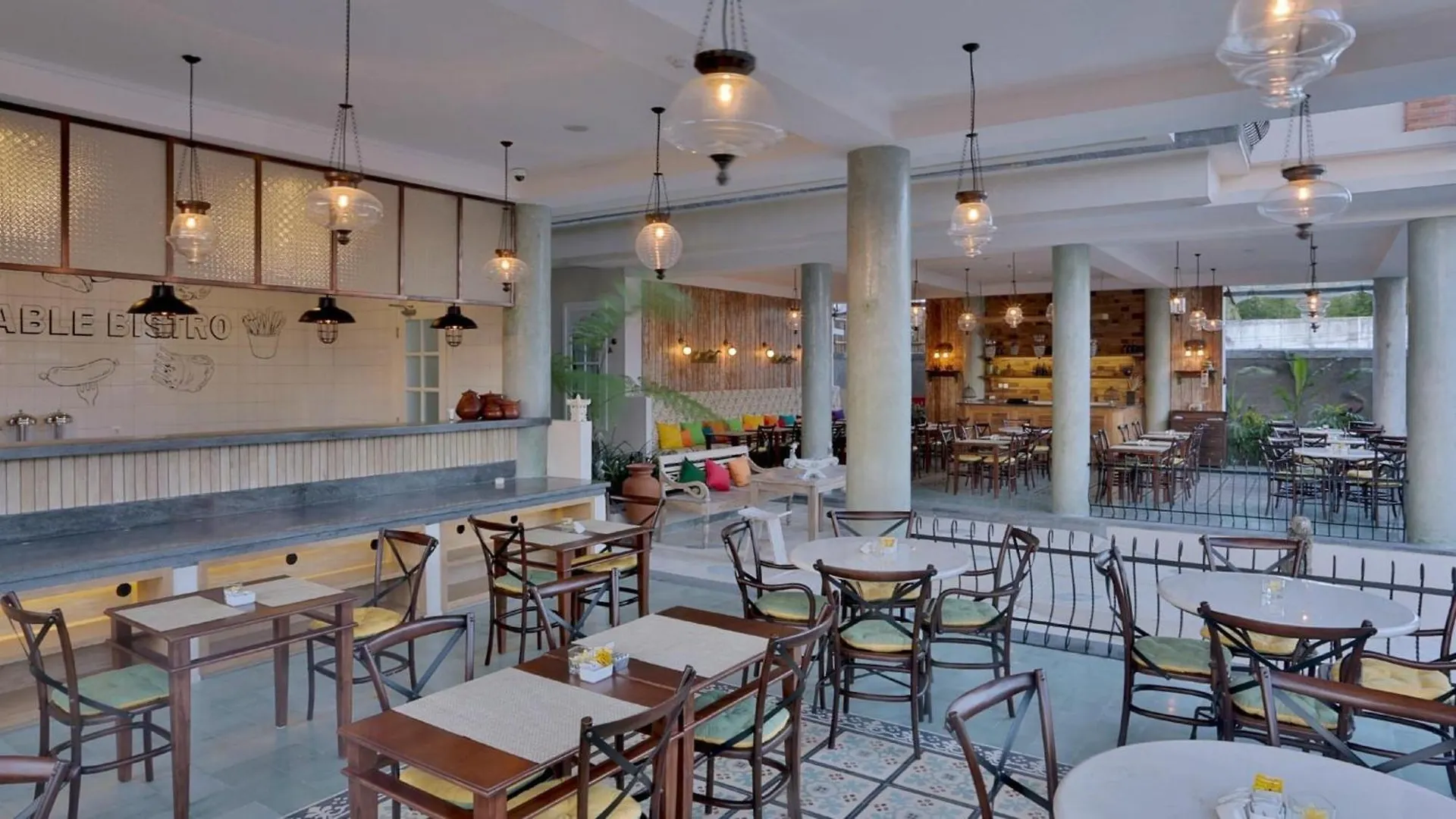 Solterra Seminyak Boutique Hotel & Spa Powered By Archipelago 4*, סמיניאק